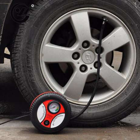 Компресор автомобільний портативний Міні КОЛЕСО Air Pump 250 psi · Повітряний компресор для шин електричний авто-насос для підкачування коліс з манометром та набором голок - Зображення 3