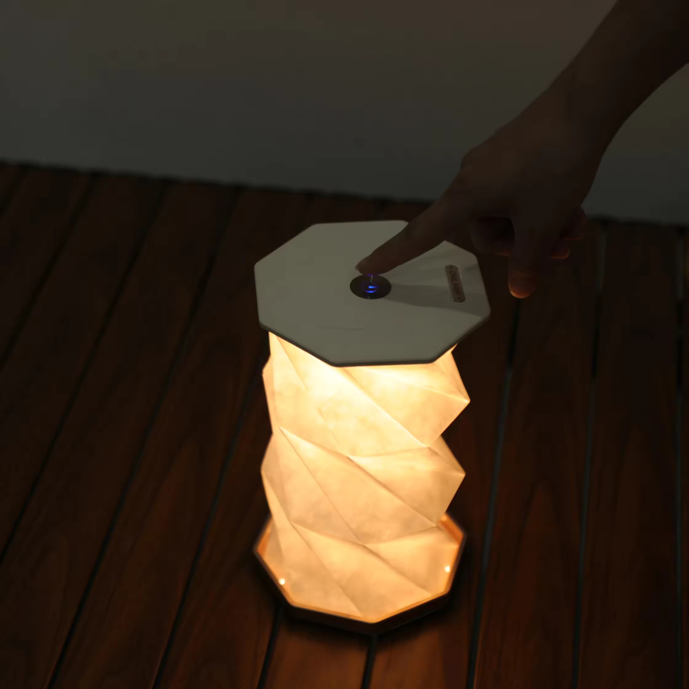 Настільний обертовий світильник - нічник Rotating lamp USB з вбудованим акумулятором і сенсорним керуванням - Зображення 4