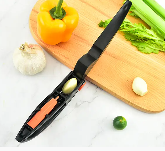 Прес для часнику Multifunctional Garlic Presser Часничниця + ніж для чищення овочів + паличка для очищення преса - Зображення 4