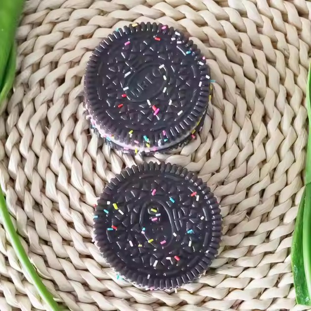 Антистрес іграшка Oreo Squish · Cквіш ОРЕО з присипкою та M&M's - Зображення 3