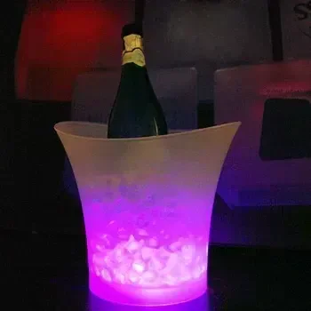 Світлове відро для льоду Bucket Light з Bluetooth • LED відро для напоїв, бару, вечірки, пікніка та сервірування - Зображення 4
